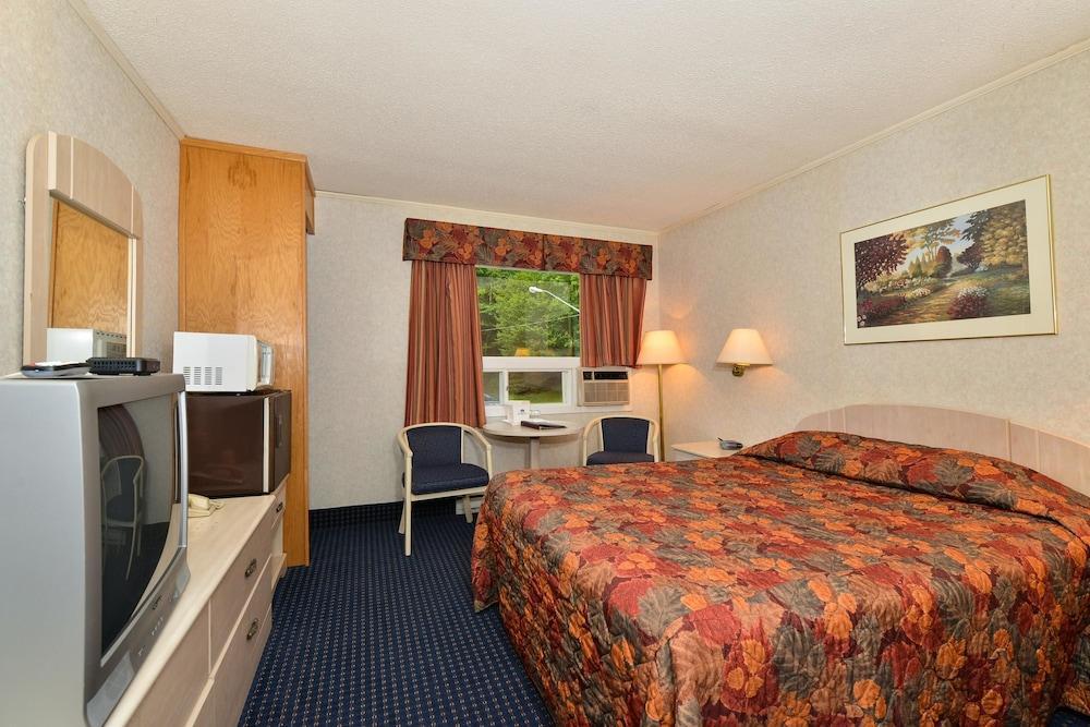 Rodeway Inn Woodstock Exterior photo