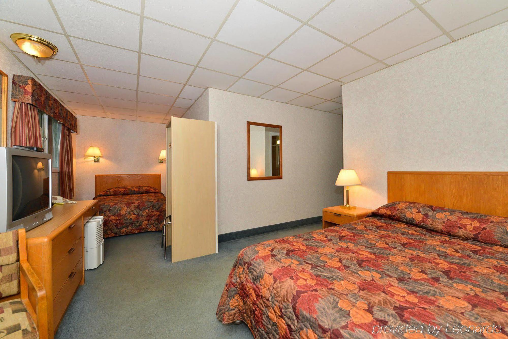 Rodeway Inn Woodstock Exterior photo